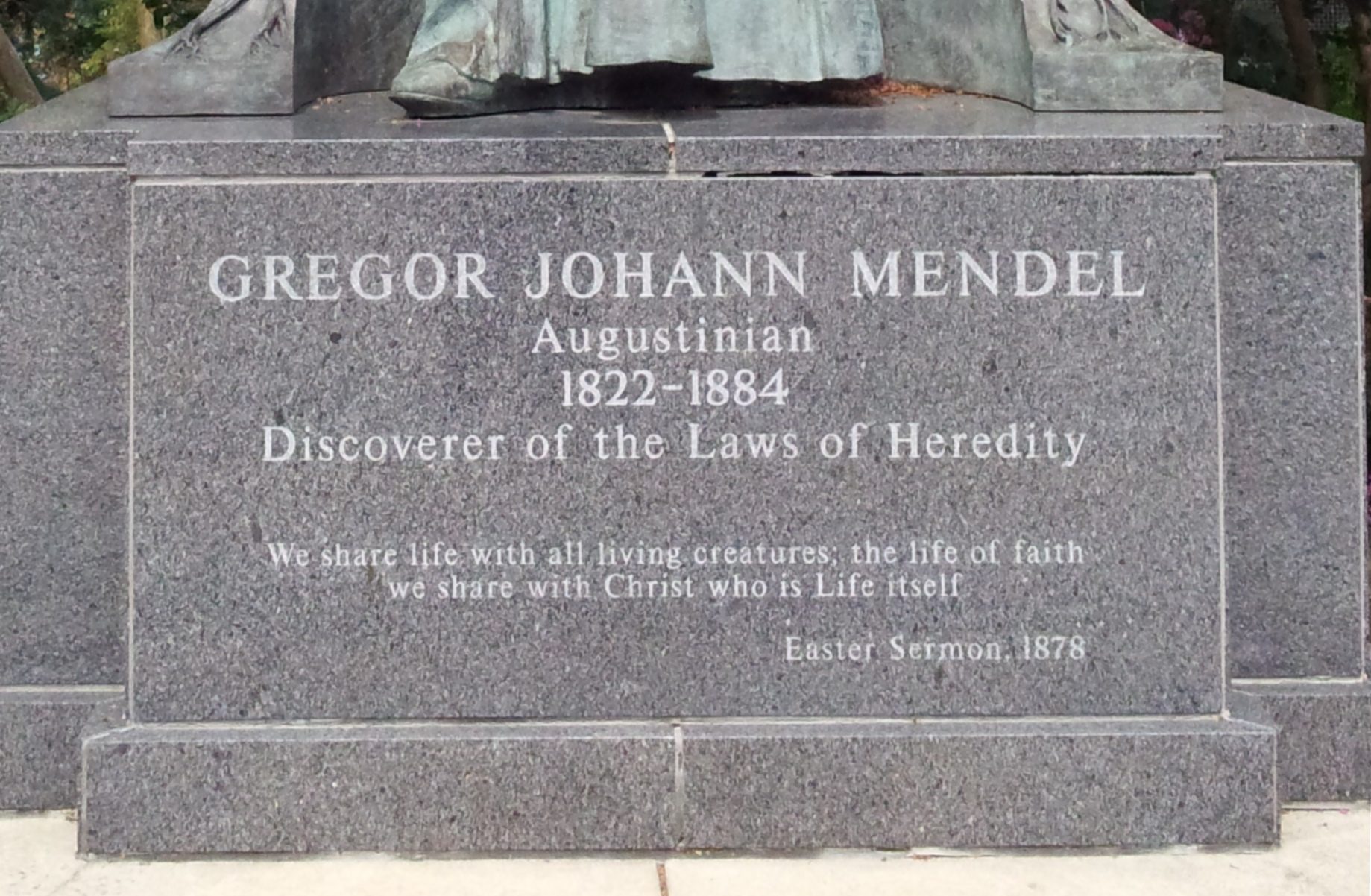 Gregor%20Mendel%27s%20monument%2C%20Philadelphia%20%28by%20Daniel%20Arasa%29%20%283%29.jpg